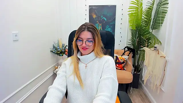 Snapshot of SelenaeMoore chatting on November 2, 7:49 pm SelenaeMoore online show from November 2, 7:49 pm