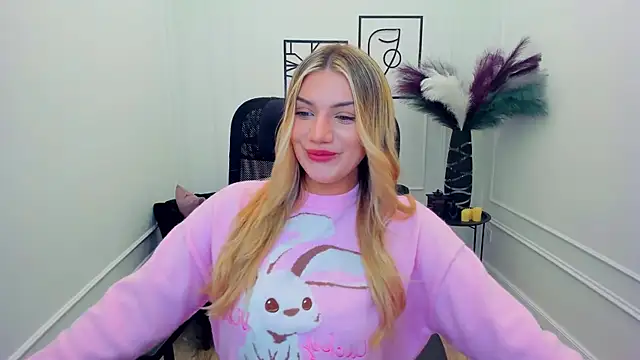 Snapshot of SelenaeMoore chatting on November 29, 7:50 pm SelenaeMoore online show from November 29, 7:50 pm