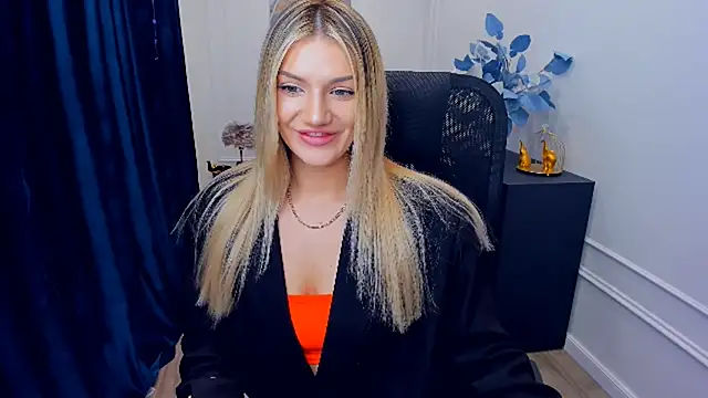 Snapshot of SelenaeMoore chatting on November 30, 6:34 pm SelenaeMoore online show from November 30, 6:34 pm