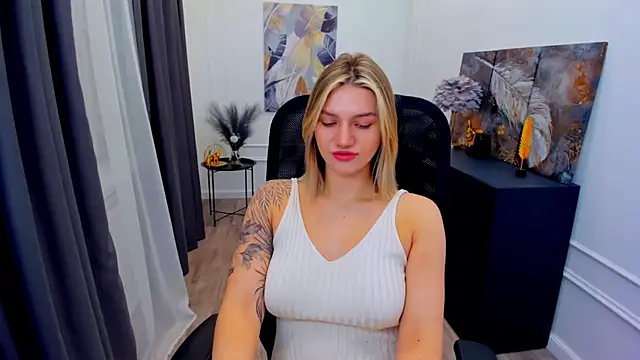 SelenaeMoore online show from May 1, 3:55 am