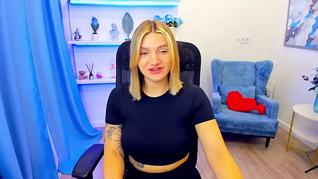 SelenaeMoore online show from May 2, 7:30 pm
