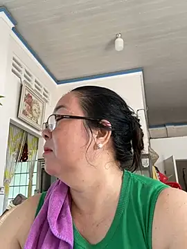 Snapshot of NDith chatting on February 28, 1:26 am NDith online show from February 28, 1:26 am