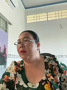 Snapshot of NDith chatting on February 28, 8:42 am NDith online show from February 28, 8:42 am
