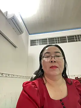 Snapshot of NDith chatting on February 28, 4:10 pm NDith online show from February 28, 4:10 pm