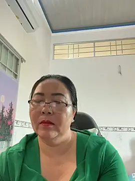 Snapshot of NDith chatting on March 1, 7:08 am NDith online show from March 1, 7:08 am
