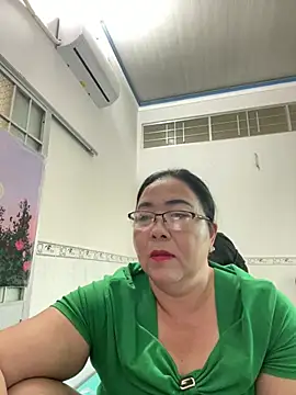 Snapshot of NDith chatting on March 1, 10:45 am NDith online show from March 1, 10:45 am