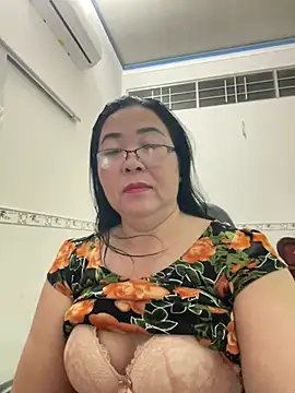 Snapshot of NDith chatting on March 2, 3:37 pm NDith online show from March 2, 3:37 pm