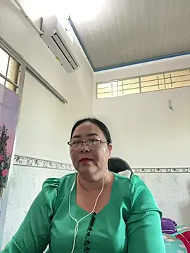 Snapshot of NDith chatting on March 3, 7:32 am NDith online show from March 3, 7:32 am