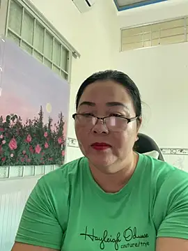 Snapshot of NDith chatting on March 4, 3:33 am NDith online show from March 4, 3:33 am
