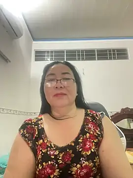 Snapshot of NDith chatting on March 4, 10:27 pm NDith online show from March 4, 10:27 pm