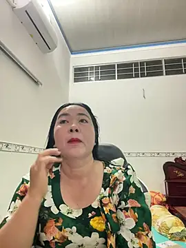 Snapshot of NDith chatting on March 5, 9:48 pm NDith online show from March 5, 9:48 pm