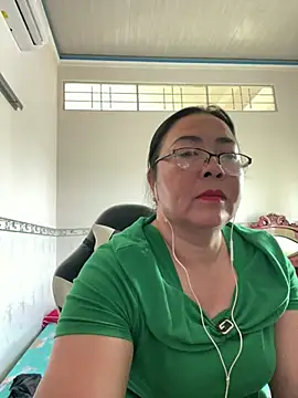 Snapshot of NDith chatting on March 6, 7:47 am NDith online show from March 6, 7:47 am