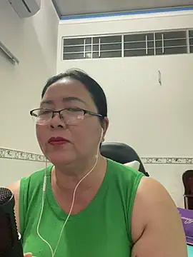 Snapshot of NDith chatting on March 6, 1:57 pm NDith online show from March 6, 1:57 pm