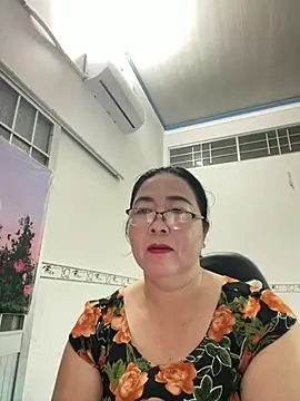 Snapshot of NDith chatting on March 7, 11:49 pm NDith online show from March 7, 11:49 pm