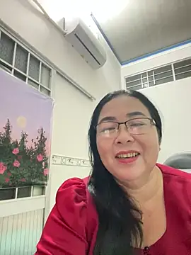 Snapshot of NDith chatting on March 9, 2:21 pm NDith online show from March 9, 2:21 pm