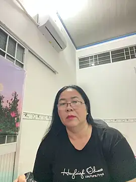 Snapshot of NDith chatting on March 11, 6:52 pm NDith online show from March 11, 6:52 pm