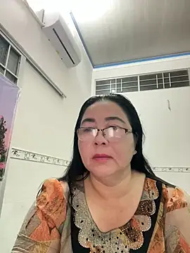 Snapshot of NDith chatting on March 12, 10:28 pm NDith online show from March 12, 10:28 pm