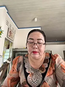 Snapshot of NDith chatting on March 13, 1:43 am NDith online show from March 13, 1:43 am