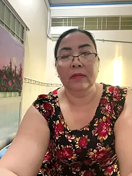 Snapshot of NDith chatting on December 17, 11:33 pm NDith online show from December 17, 11:33 pm