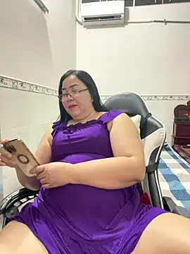 Snapshot of NDith chatting on December 21, 1:51 pm NDith online show from December 21, 1:51 pm