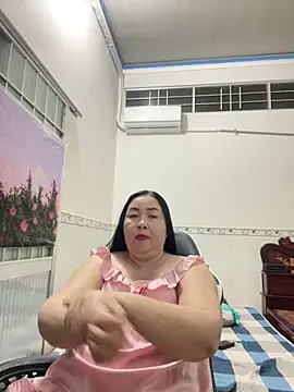 Snapshot of NDith chatting on January 6, 11:14 am NDith online show from January 6, 11:14 am