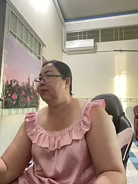 Snapshot of NDith chatting on February 2, 11:47 pm NDith online show from February 2, 11:47 pm