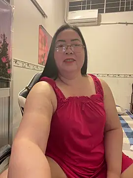 Snapshot of NDith chatting on February 7, 9:29 pm NDith online show from February 7, 9:29 pm