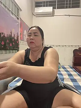 Snapshot of NDith chatting on February 10, 12:20 pm NDith online show from February 10, 12:20 pm