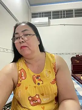 Snapshot of NDith chatting on February 11, 1:27 pm NDith online show from February 11, 1:27 pm