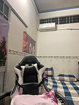 Snapshot of NDith chatting on February 13, 9:55 pm NDith online show from February 13, 9:55 pm