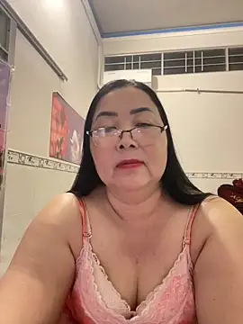 Snapshot of NDith chatting on February 14, 1:41 pm NDith online show from February 14, 1:41 pm