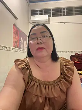 Snapshot of NDith chatting on February 15, 12:14 pm NDith online show from February 15, 12:14 pm