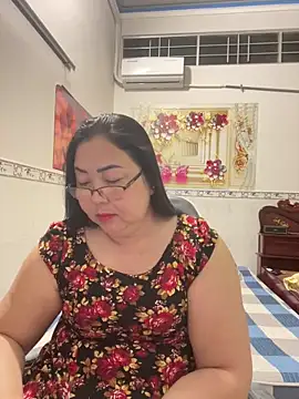 Snapshot of NDith chatting on February 23, 9:12 pm NDith online show from February 23, 9:12 pm