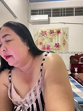 Snapshot of NDith chatting on March 6, 2:57 pm NDith online show from March 6, 2:57 pm