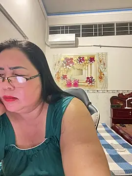 Snapshot of NDith chatting on March 7, 8:06 pm NDith online show from March 7, 8:06 pm