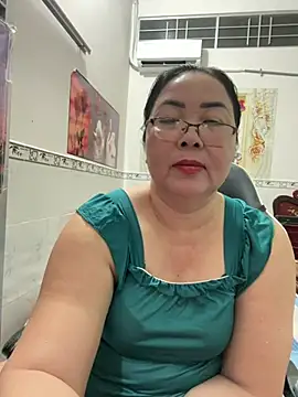 Snapshot of NDith chatting on July 8, 2:54 pm NDith online show from July 8, 2:54 pm