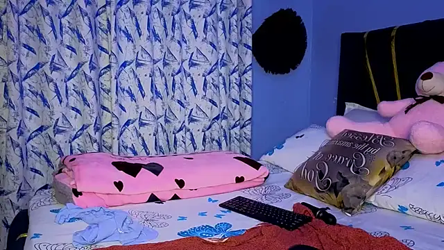 Snapshot of Cherriikenzie chatting on May 10, 7:19 pm Cherriikenzie online show from May 10, 7:19 pm