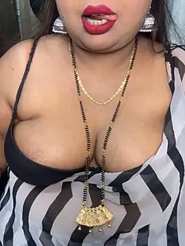 Snapshot of Oh-Monika chatting on October 13, 4:40 pm Oh-Monika online show from October 13, 4:40 pm