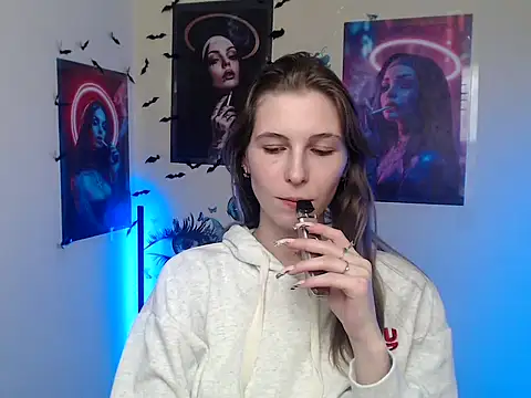 StrangerGi online show from December 5, 1:31 pm