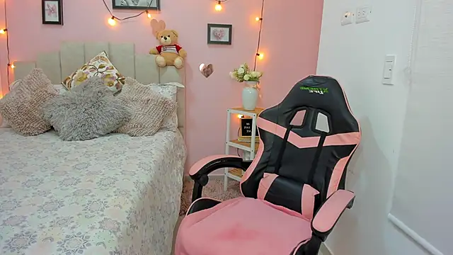 emilyharrix online show from November 20, 8:52 pm