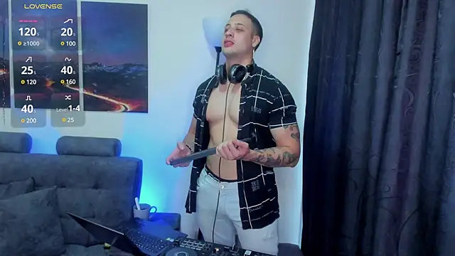 Snapshot of matt_saill chatting on March 18, 10:58 pm matt saill online show from March 18, 10:58 pm