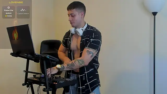 Snapshot of matt_saill chatting on October 3, 12:51 am matt saill online show from October 3, 12:51 am