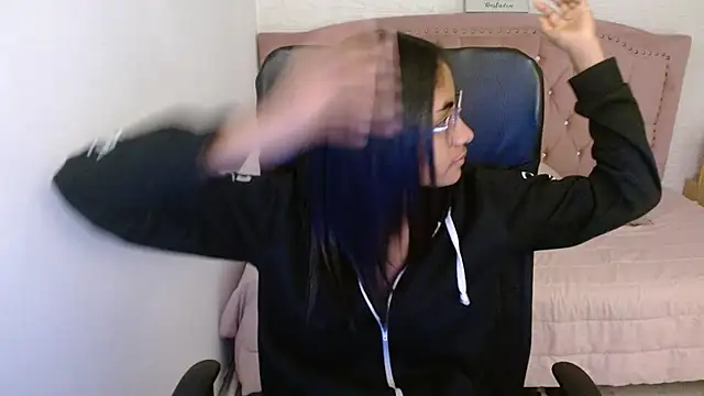 shaneelle online show from March 14, 9:24 am