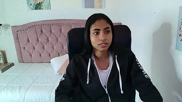 shaneelle online show from September 10, 3:06 am