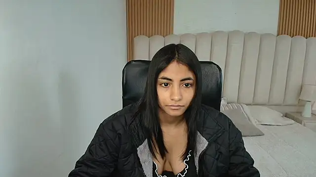 shaneelle online show from May 1, 12:10 pm
