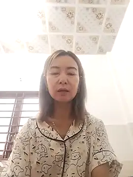 Snapshot of Sexy-ladyboobs20 chatting on November 1, 1:40 am Sexy-ladyboobs20 online show from November 1, 1:40 am