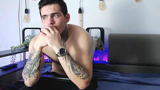 Snapshot of CarterCole chatting on January 18, 7:28 am CarterCole online show from January 18, 7:28 am