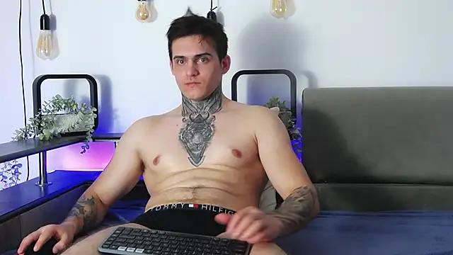 Snapshot of CarterCole chatting on February 1, 4:44 pm CarterCole online show from February 1, 4:44 pm