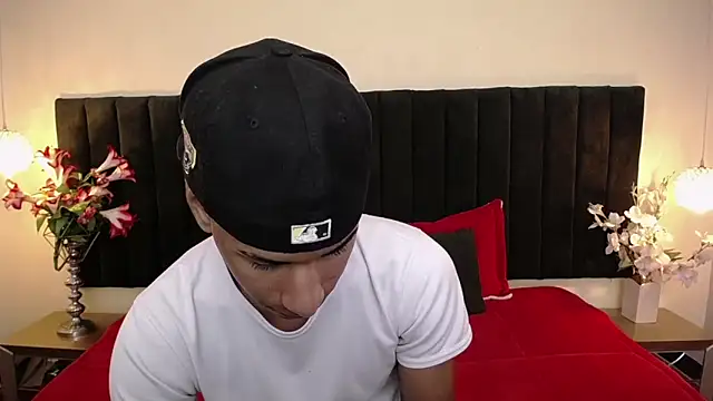 soft attraction online show from March 4, 7:53 pm