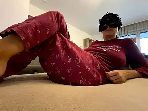 Marilou1983 online show from October 12, 6:23 am